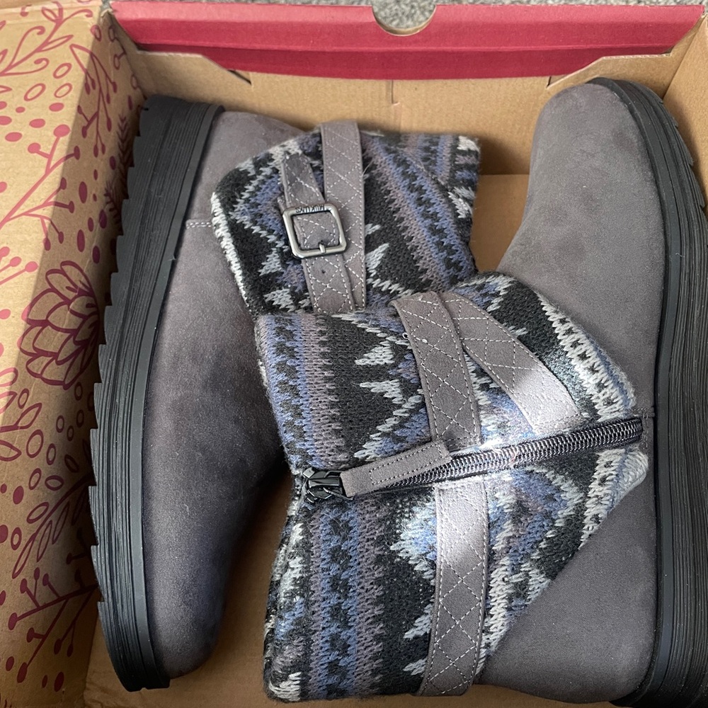 Muk Luk Naomi Ankle boots NEW in box Size 9.5